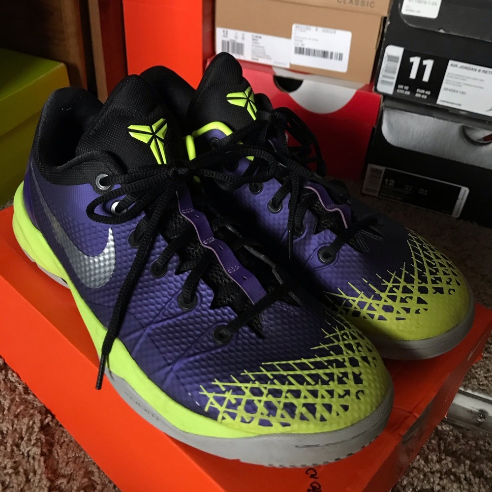 Kobe IV Zoom Venomenon “Glow in the Dark”